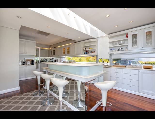 7 BEDROOM FREESTANDING TO LET IN CONSTANTIA